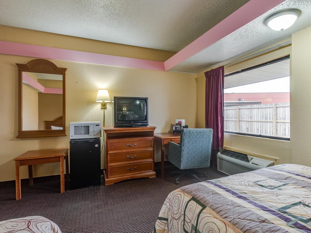 Travelers Inn Midwest City Exterior foto