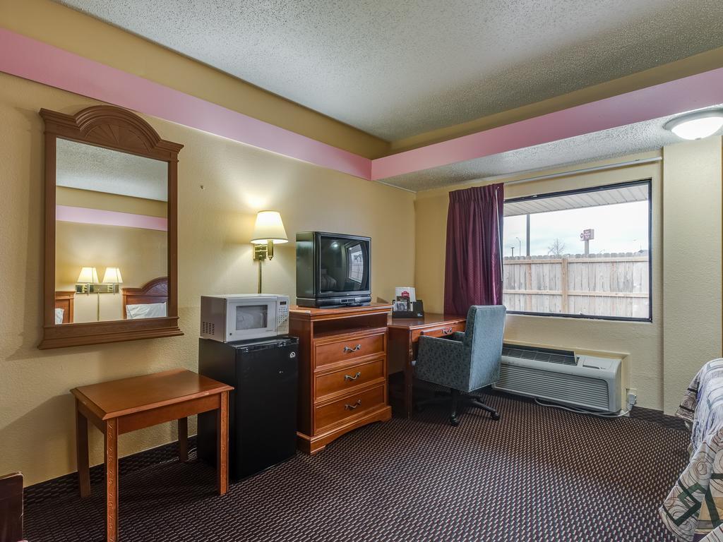 Travelers Inn Midwest City Exterior foto