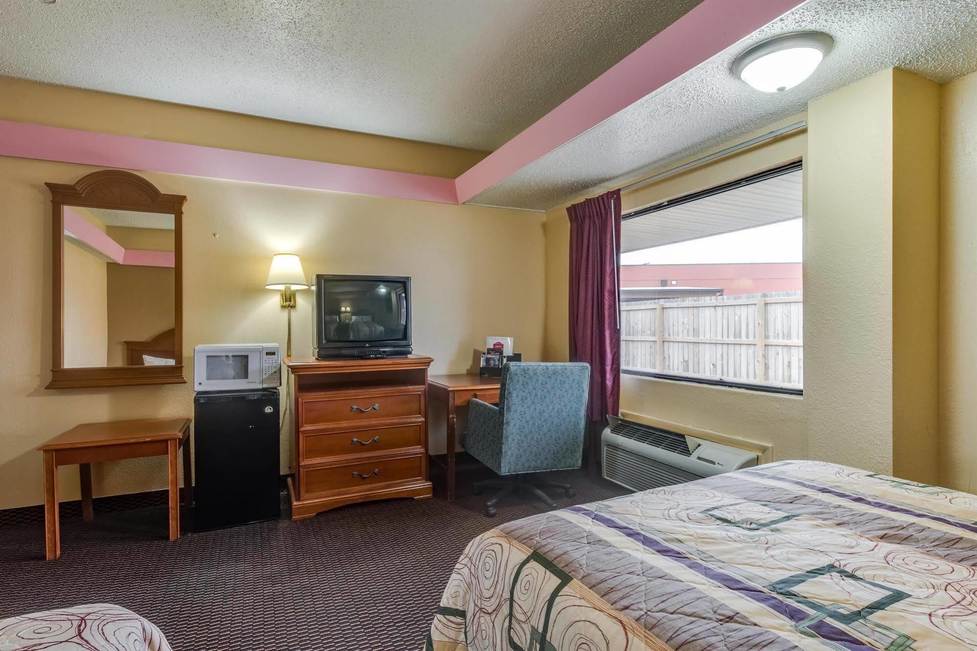 Travelers Inn Midwest City Exterior foto